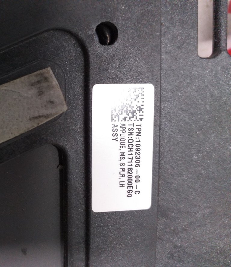 6 Plăcuță stâlp B exterior stânga (sticlă) Tesla model S REST 1092306-00-G